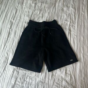 ALO Yoga Black Athletic Shorts with Relaxed Fit